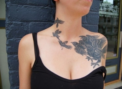 tatuajes en el pecho pectoral para mujeres12