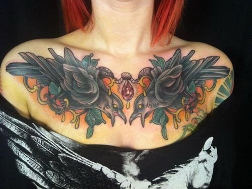 tatuajes en el pecho pectoral para mujeres20