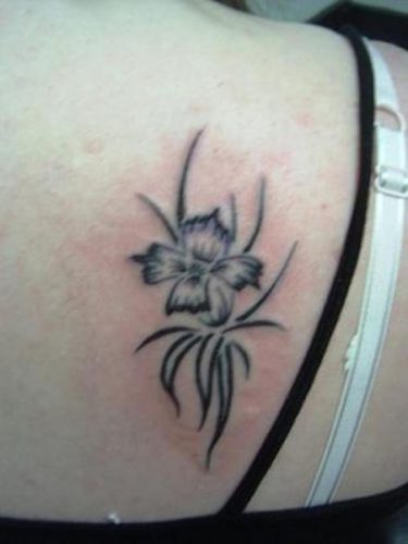 tatuajes de flor narciso10