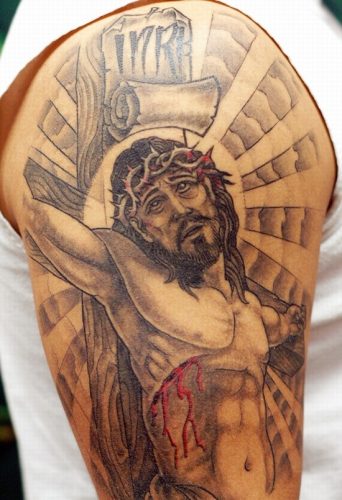 tatuajes de crucifijos14