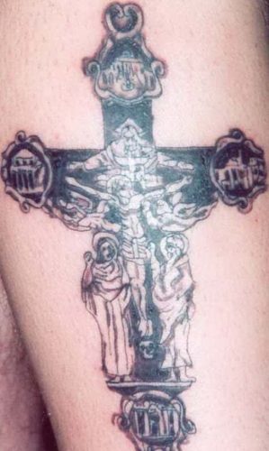 tatuajes de crucifijos5
