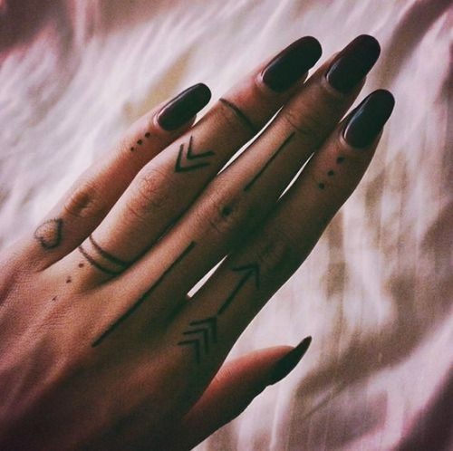 tatuajes-en-los-dedos-17